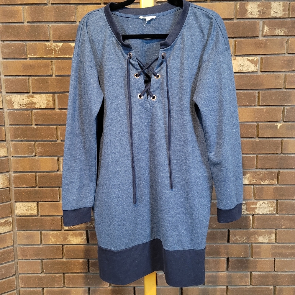 Mystree lace front tunic length blue color blocked sweatshirt medium